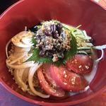 Kafe Soso Do - 島の野菜を使った担々麺は小豆が入っていて個性的。辛くはなくて、でも絶妙なスパイスで美味しい！期待していなかったけれど何気に麺も美味しい