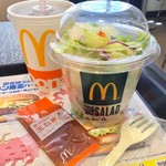 マクドナルド - 「レタスミックス」(280円)と「アイスコーヒー(S)」(100円)。