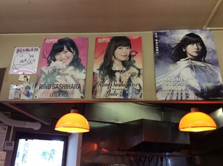 HKT48メンバーのサインがあるお店 [食べログまとめ]