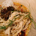 中村麺三郎商店 - 麺はこの冷やしメニュー専用かも知れません。細くて伸びやかな腰のあるつるつる麺。