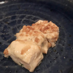 シャカ - 豆腐にタルタルソースとニンニクみじん切り