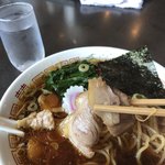 青島食堂 - チャーシューは細かいのが数枚