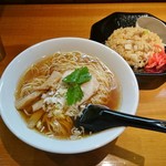 中華そば とみ屋 - 中華そば半チャーハンセット 900円