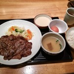 牛たん麦とろろ定食（L）1510円