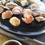 双葉食堂 - かしら、タン、ヒモを焼いてます