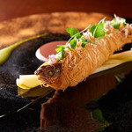 TRATTORIA CREATTA - 鮎のコンフィ カダイフ包み 白瓜のピクルス スイカとモロヘイヤのソース