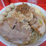 ラーメン二郎 - 豚で半分は隠れてるね