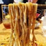 自然派中華 クイジン - 冷製トマトと入り温玉入り麻婆茄子の合え麺　黒胡麻麺リフト