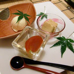 日本料理 桜楽 - ＜8月夜＞トマトと桃のコンポート、シークァーサーアイス、ミルクもち