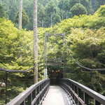 Momijiya - 入り口に通じる橋です