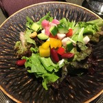 GRILL DINING 薪火 - 美しく食べやすいサラダ