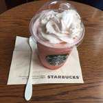 STARBUCKS COFFEE - カロリーはいかに！ピーチピンクフラペは、242kcalと低カロリーでした。620円