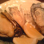 かきと旬鮮料理とおそば 開 - 生ガキ、岩ガキ