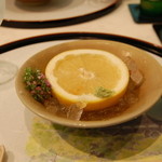 お造り　器がグレープフルーツです