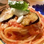 torattoriajan - 茄子とモッツァレラのトマトソーススパゲッティ