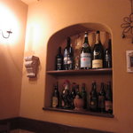 トラットリア シチリアーナ・ドンチッチョ - コージーな照明の店内