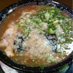 無鉄砲  - 豚骨ラーメン（こってり、麺普通、ネギ多め）