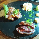 Tetsunabe Izakaya Kurohanabi - ささみの鶏わさ、マトンのたたき