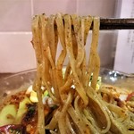 自然派中華 クイジン - 棒々鶏冷麺 黒胡麻麺　麺リフト