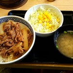 吉野家 流山店 - 牛丼並、Aセット(サラダ、みそ汁)