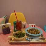 トドルパフ - アイスクリームテーブルにて