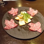 黒天KURO-TEN  - スモークチーズとサラミ