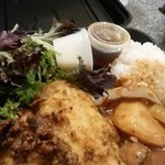 Kaka'ako Kitchen - 水は嬉しいセルフ飲み放題。