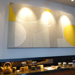 旨酒・料理 酢重ダイニング - 近代的なアートが飾ってある