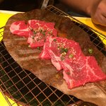 Yakiniku Wakaba - 熟成肉の朴葉味噌焼き