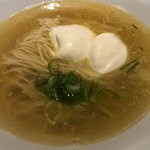 黄金の塩らぁ麺 ドゥエ イタリアン - 