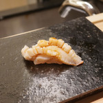 鮨 なんば - 北寄貝　　　35℃/16℃