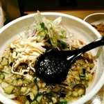 らー油肉つけうどんの南哲 - 夏の果野菜と薬味爆弾の超さっぱりうどん　饂飩600gの大盛なら１０００円(税込)