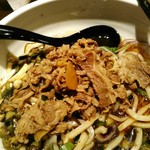 らー油肉つけうどんの南哲 - 後半、追い肉を載せてみる。