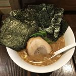 プメハナ - 確かに見た目は家系ラーメンでした