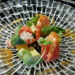 横浜うかい亭 - 才巻き海老のマリネ。