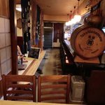 遊水 - 奥から入口方向を見た感じ/焼酎樽アリ