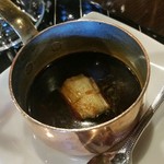 横浜うかい亭 - 焦がしネギで風味付けした生醤油。