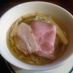 麺屋 Somie's - 京都府下でおそらく2件しか取り扱いのない粉使用の平打ち麺仕様の冷やしラーメン塩。