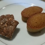 横浜うかい亭 - フィナンシェとナッツチョコレート。