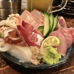 立ち飲み じんべえ - 本日のお造りの盛り合わせ