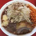 ラーメン 鷹の目 - ラーメン（ニンニク・アブラ・辛揚げ）