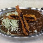 カレーのチャンピオン - チャンカレは美味いし大好きだけど、ハンバーグカレーが無い！
            
            カツはいつも食ってるしーーー
            
            で、ジャンボカレーに初めての海老フライ2本トッピング。￥780。
            
            デカイ海老でびっくり！
            
            
            
            
            
            
            