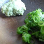 こっこ通 - 薬味は粉わさびと細ネギ
