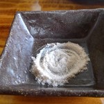 こっこ通 - 天ぷらは量も多くやや重いので塩だけだとちょっと飽きる