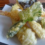 こっこ通 - 天ぷらもエビアナゴに加え野菜充実