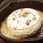 飲んべぇ食堂 らくだ屋 - 焼きカマンベール
