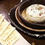 飲んべぇ食堂 らくだ屋 - 焼きカマンベール