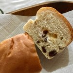 岡野製パン所 - 北海道ミルククリームとレーズン