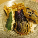 天ぷら やす田 - 茄子天丼のアップ
