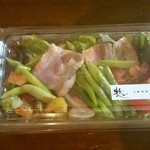 Inoue Kamabokoten - ベーコンとアスパラのサラダ